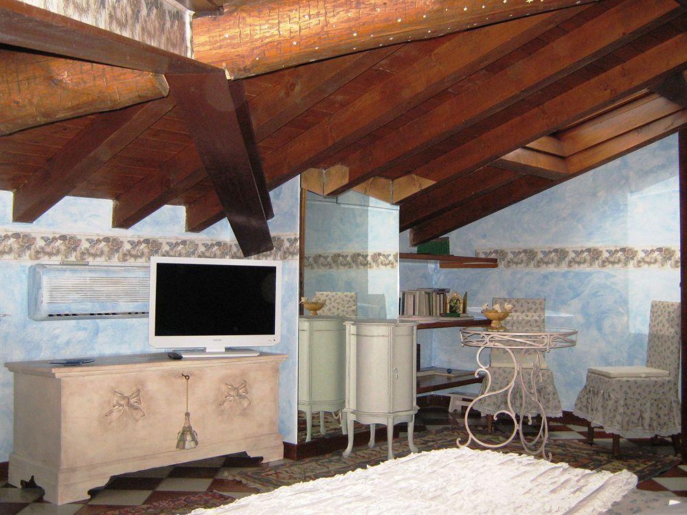 B And B Della Mimosa Дезенцано-дель-Гарда Экстерьер фото