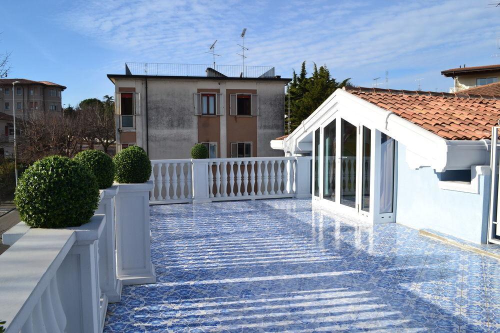 B And B Della Mimosa Дезенцано-дель-Гарда Экстерьер фото