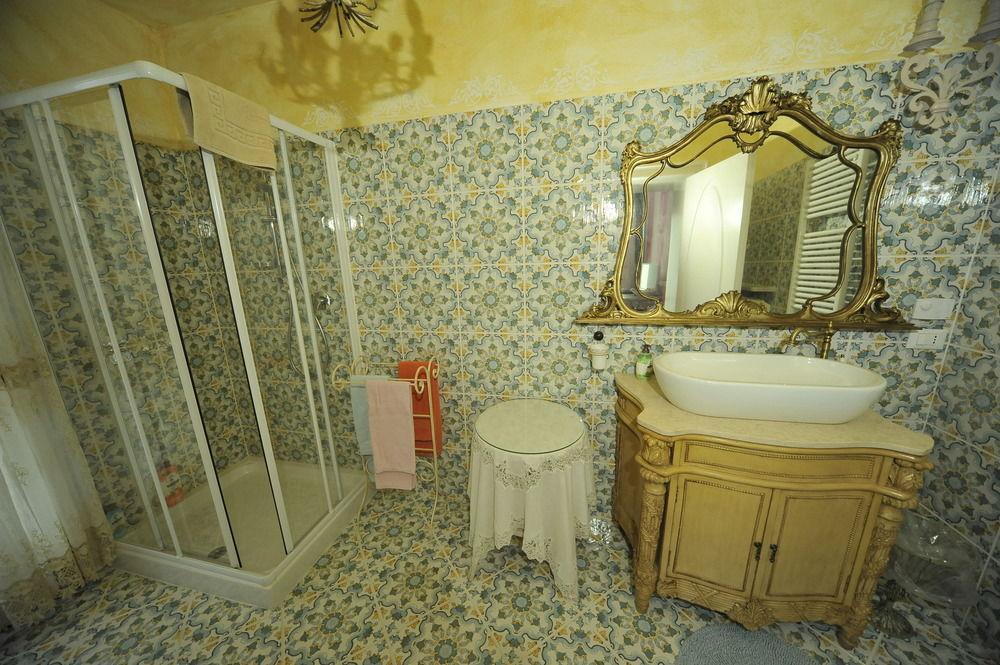 B And B Della Mimosa Дезенцано-дель-Гарда Экстерьер фото